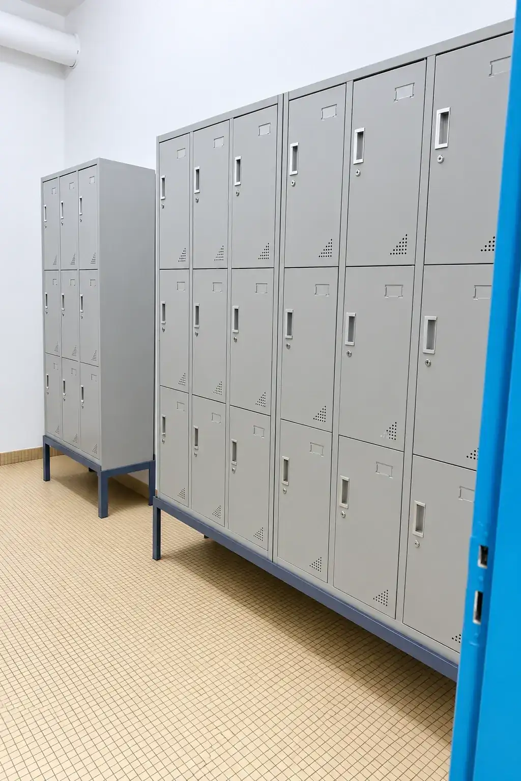 Hôpital & École — vestiaires rénovés