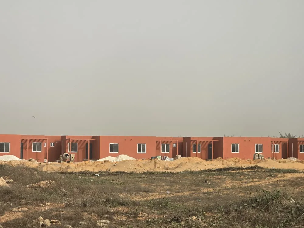 Alignement de villas dans le programme SICAP Lac Rose
